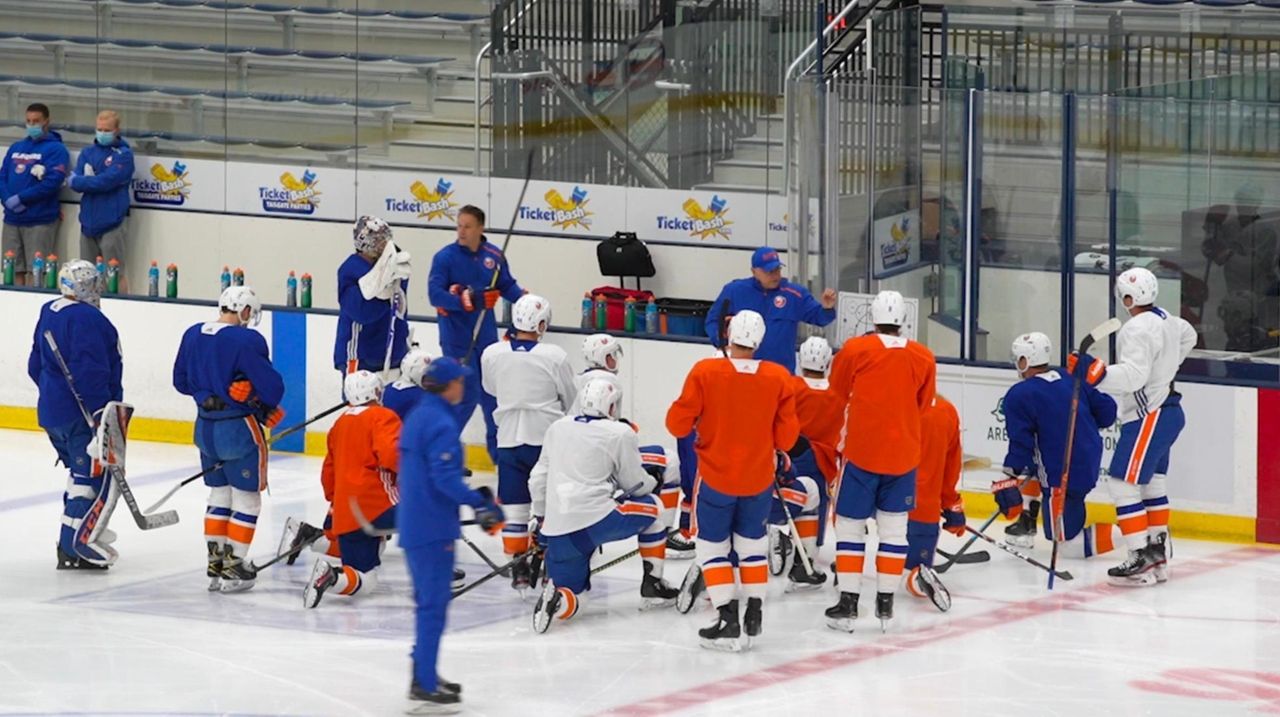 Newsday Islanders beat reporter Andrew Gross talks about
