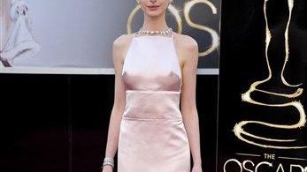 Anne Hathaway arrives at the Oscars at the