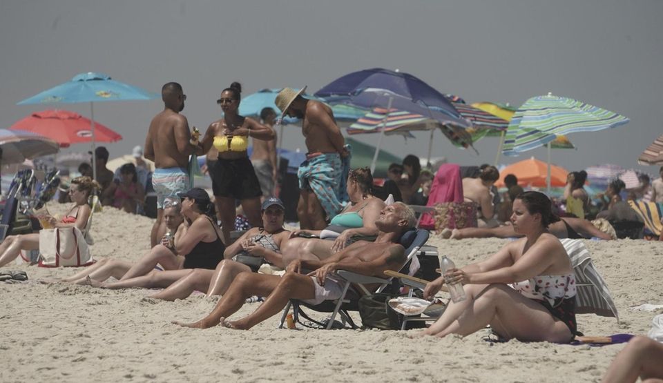 Big crowds at Jones Beach on during a