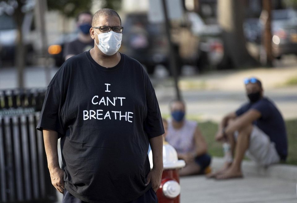 Protesters rally in front of Oyster Bay Town
