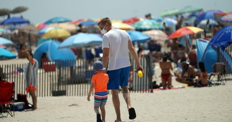 Crowds try to cool off at Jones Beach