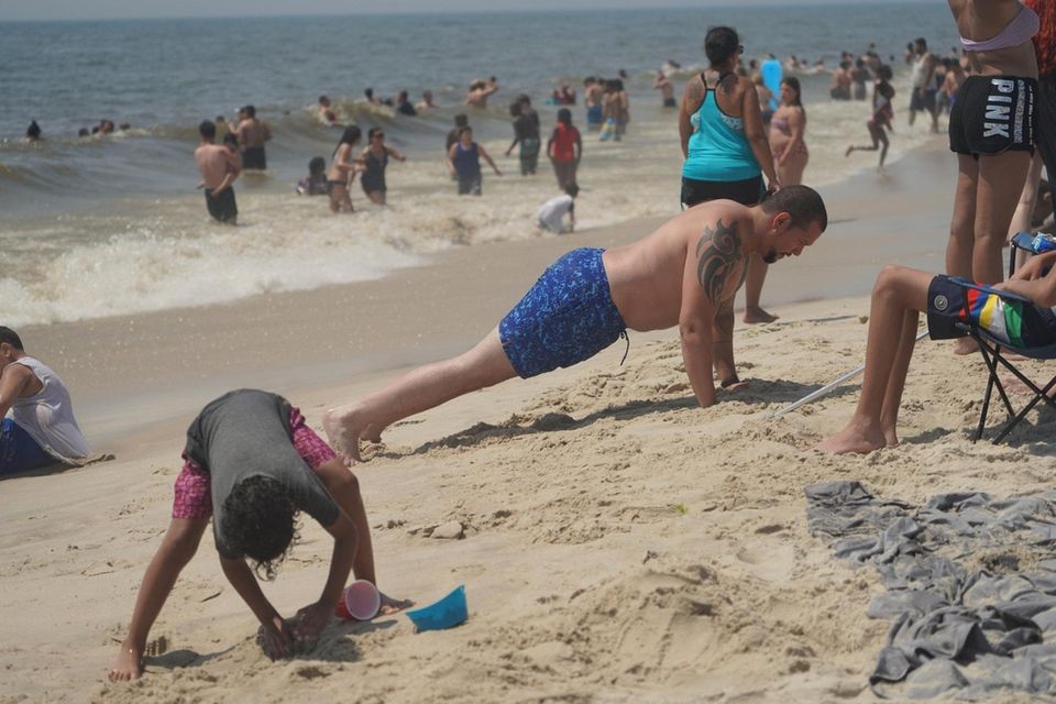 Crowds try to cool off at Jones Beach