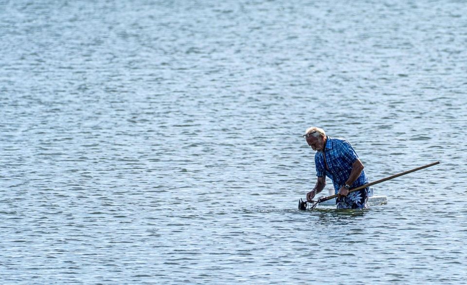 Clamming in the bay in East Marion on