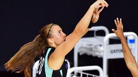 Sabrina Ionescu #20 of the Liberty takes a
