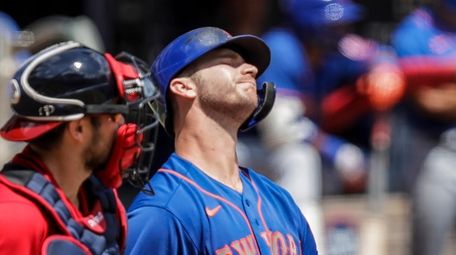 Mets' Pete Alonso, right, reacts after striking out