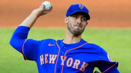 Mets starting pitcher Rick Porcello throws during the