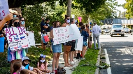 Parents and students of Smithtown attend a rally