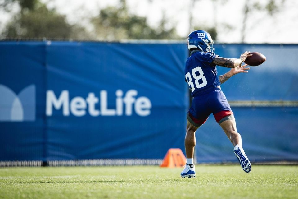 Giants tight end Evan Engram participates in training