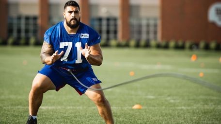 Giants lineman Will Hernandez participates in training camp