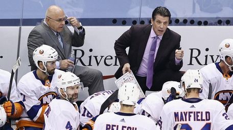 Islanders head coach Barry Trotz and assistant Lane