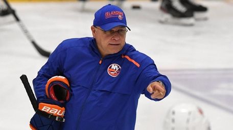 Islanders head coach Barry Trotz gestures on the