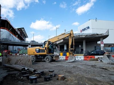 New roads are under construction at LaGuardia Airport