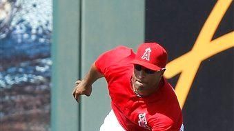 Los Angeles Angels left fielder Vernon Wells makes