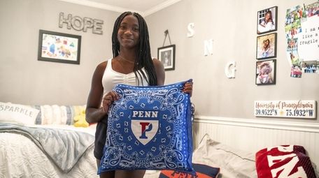 Li College Students Stuck At Home Try To Get A Feel Of Campus Life Newsday