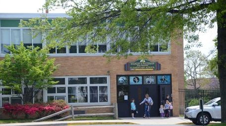 Official Farmingdale School Closed After Student Positive For Covid 19 Newsday