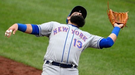 Mets third baseman Luis Guillorme leans back to
