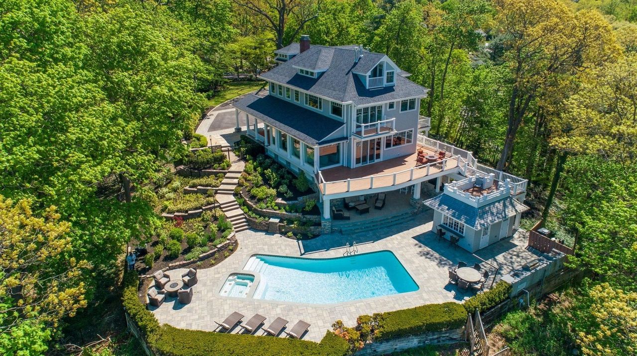 LI home sold on TikTok for $3.12M, well over $2.995M asking price