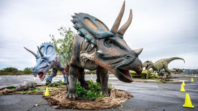 Drive Through Safari Brings 70 Life Size Animatronic Dinosaurs To Long Island Newsday