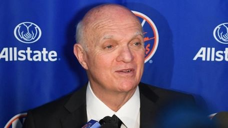 Islanders general manager Lou Lamoriello speaks with the