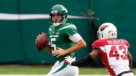 Joe Flacco #5 of the Jets looks to