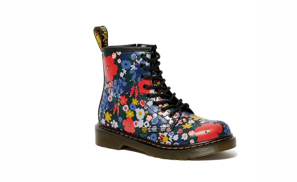 These classic leather Dr. Martens for girls have