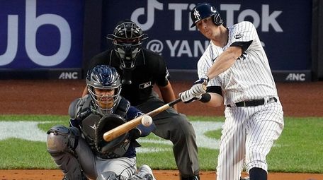 DJ LeMahieu #26 of the Yankees connects on