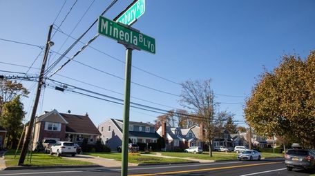 Homes on Mineola Boulevard in Mineola
