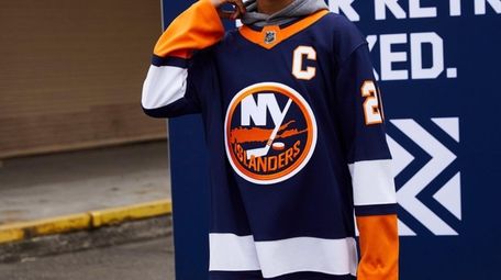 The Islanders' "reverse retro" jersey for the 2020-21