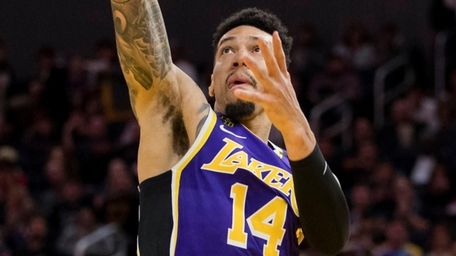 Lakers guard Danny Green shoots as Warriors guard