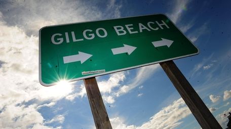 Gilgo Beach sign along the west bound side