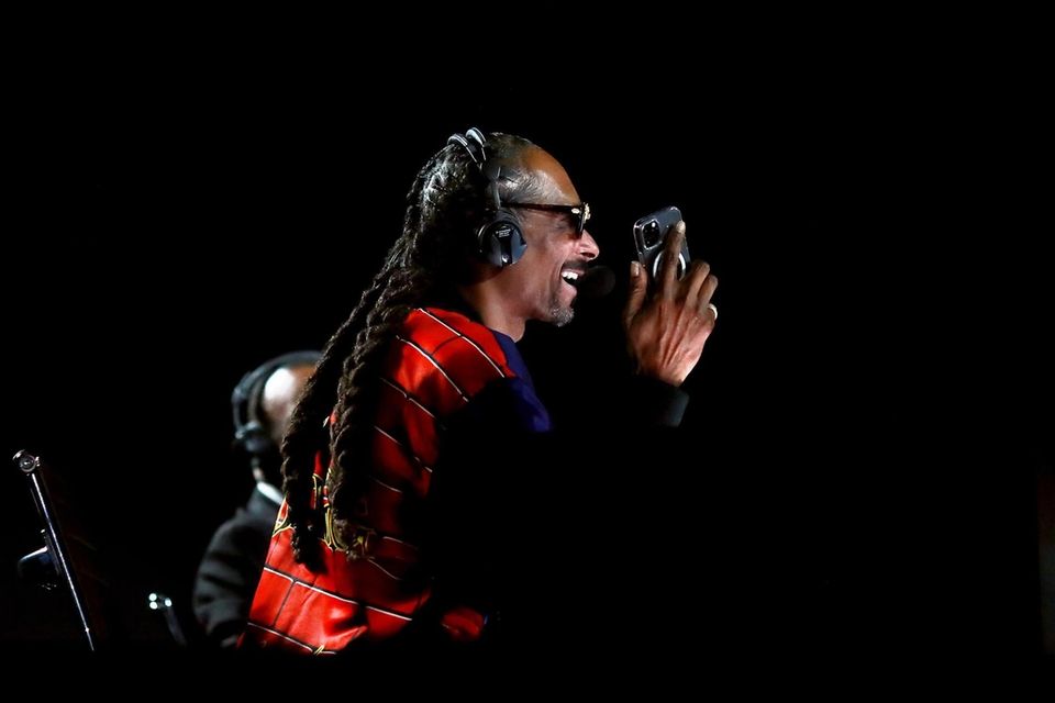 LOS ANGELES, CALIFORNIA - NOVEMBER 28: Snoop Dogg