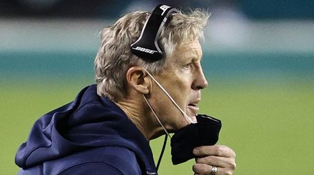 Seahawks ead coach Pete Carroll against the Eagles