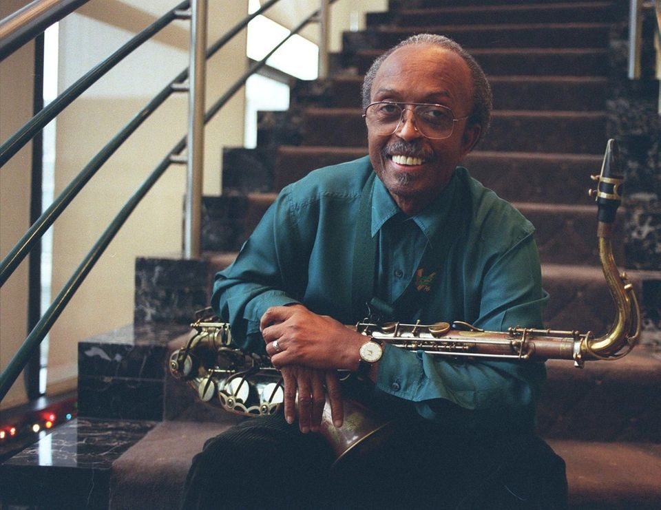 @*For 1/4 FANFARE@* Saxophonist JIMMY HEATH in role