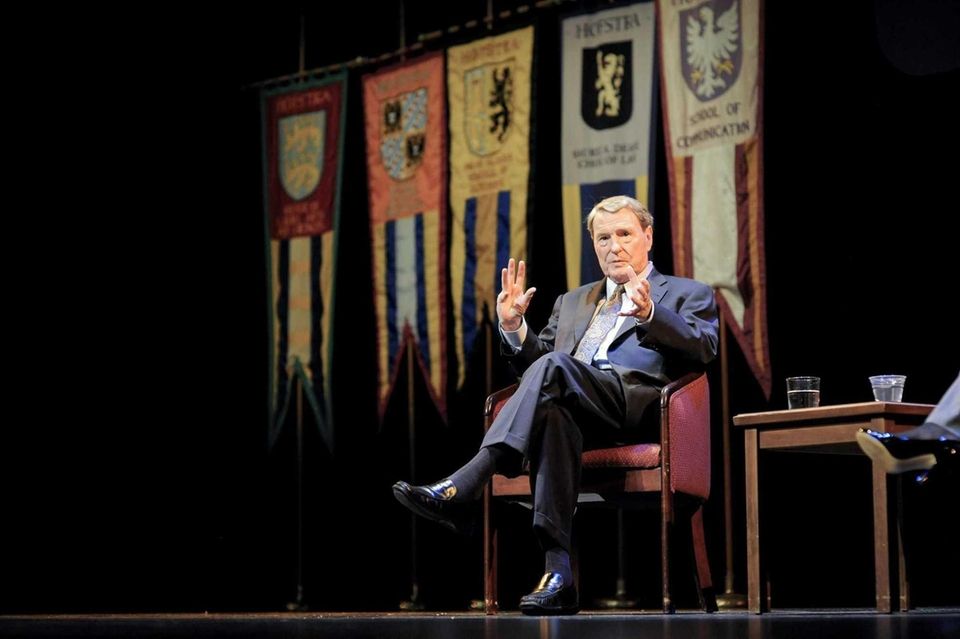 Jim Lehrer speaks to the incoming freshman at