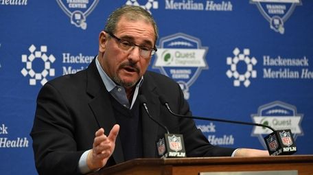 Giants general manager Dave Gettleman speaks to the