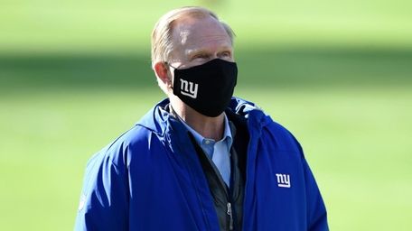 Giants owner John Mara wears a face mask