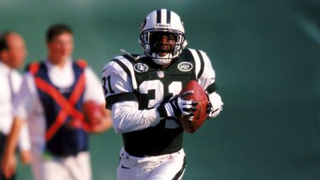 Aaron Glenn #31 of the Jets runs with