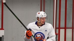 Islanders Fans Sing The National Anthem For Game 6 At Nassau Coliseum Newsday