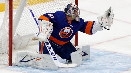 Semyon Varlamov of the Islanders makes a glove