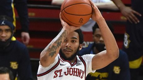 Julian Champagnie #2 of St. John's shoots a