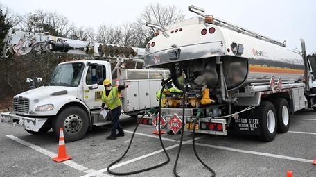 A PSEG gasoline truck fuels up a MJ