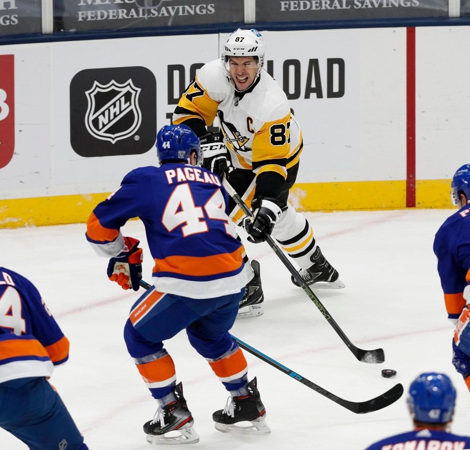 Sidney Crosby #87 of the Pittsburgh Penguins plays