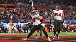 Tampa Bay Buccaneers tight end Rob Gronkowski (87)