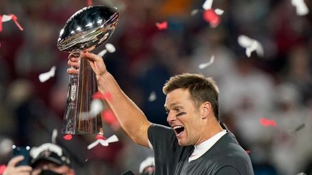 The best nfl team money can buy! Tampa Bay Buccaneers Ring Ceremony 2021 : Super Bowl 2021 Tom Brady The G O A T Just Keeps Getting Better If That S Possible Newsday