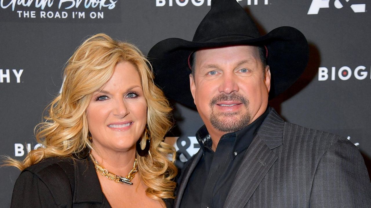 Garth Brooks Wife Trisha Yearwood Recovering From Covid 19 Newsday