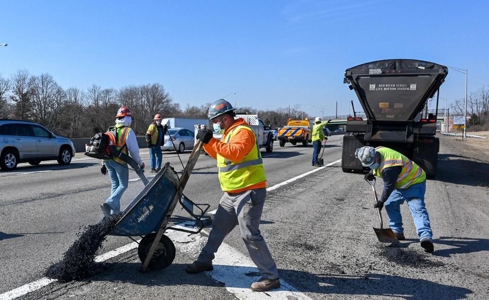 Pothole repairs along the westbound LIE between exits