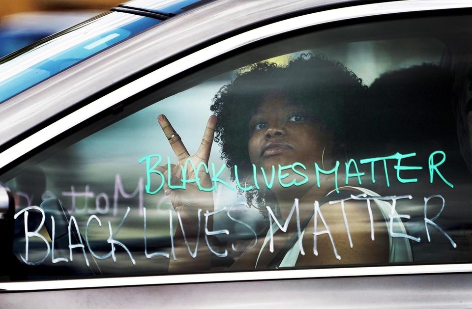 Woman wrote 'Black Lives Matter' on her car
