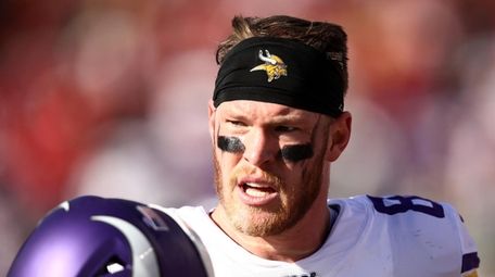 Kyle Rudolph #82 of the Minnesota Vikings looks