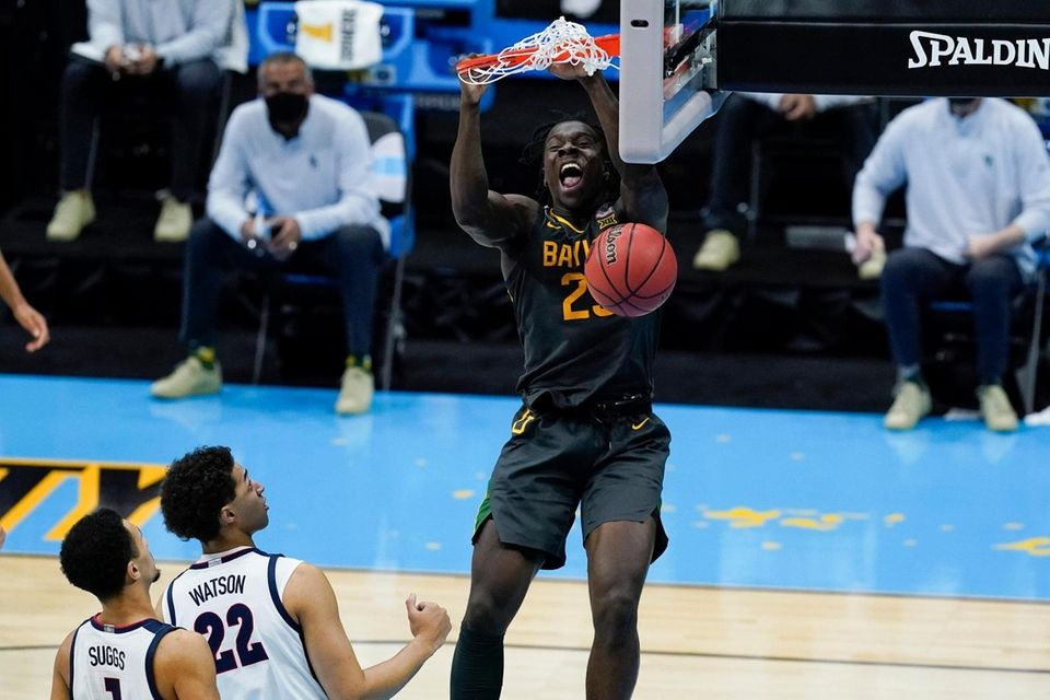 Baylor forward Jonathan Tchamwa Tchatchoua (23) dunks the