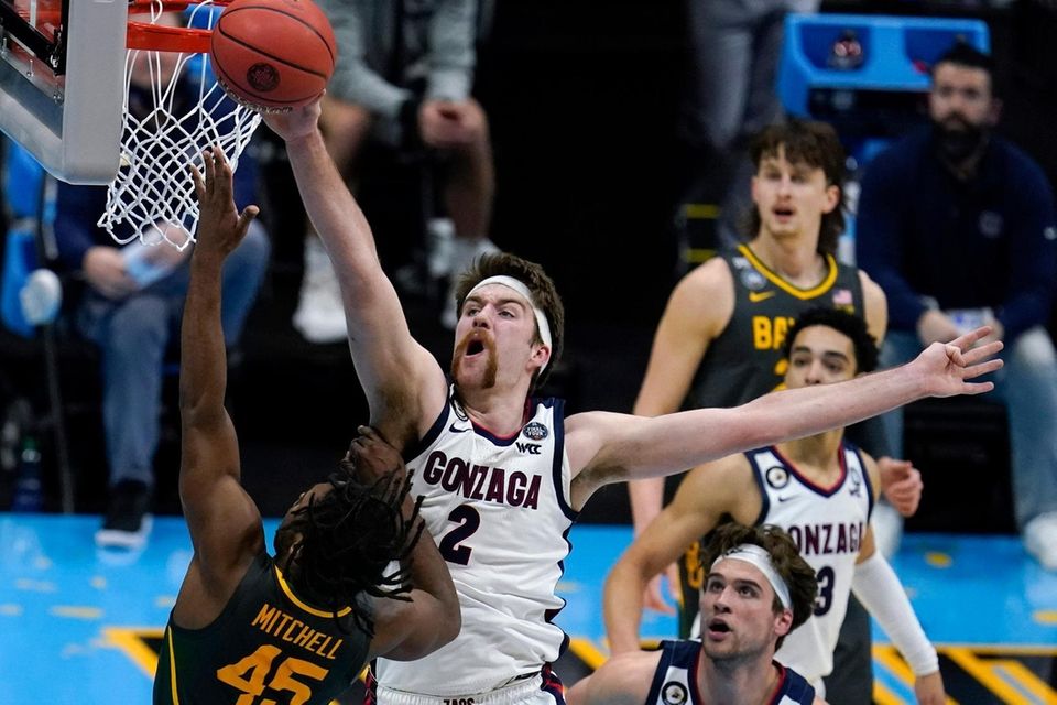 Gonzaga forward Drew Timme (2) blocks a shot